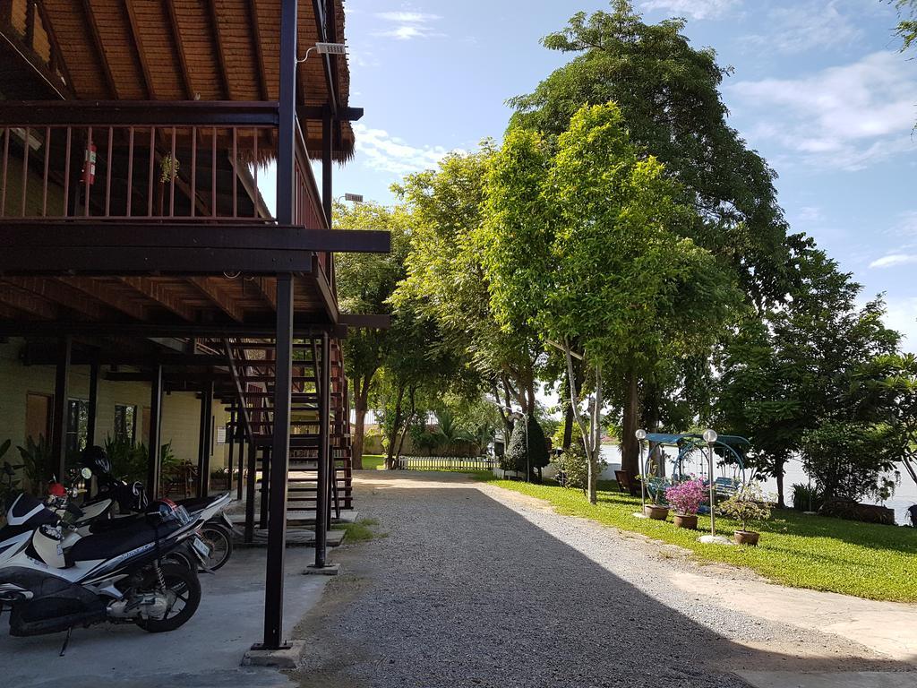 Aajam Riverfront Rooms Kanchanaburi City Exterior photo