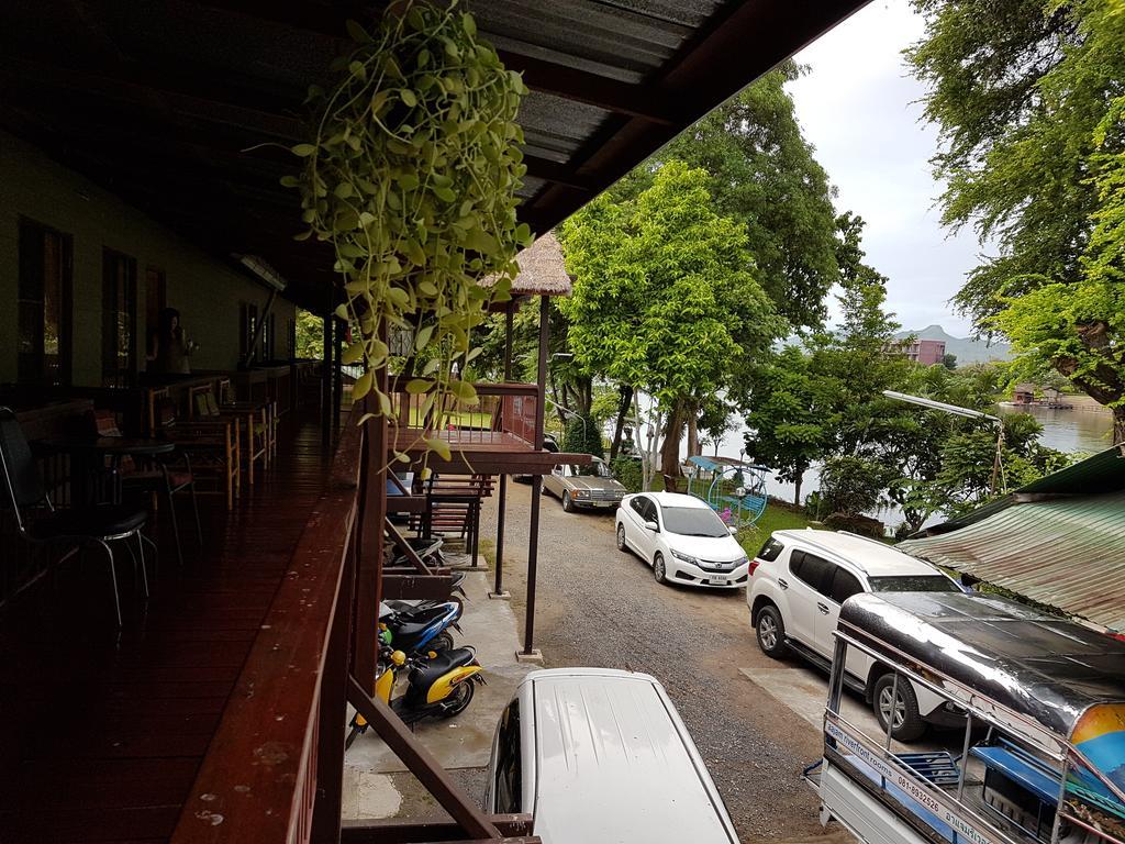 Aajam Riverfront Rooms Kanchanaburi City Exterior photo