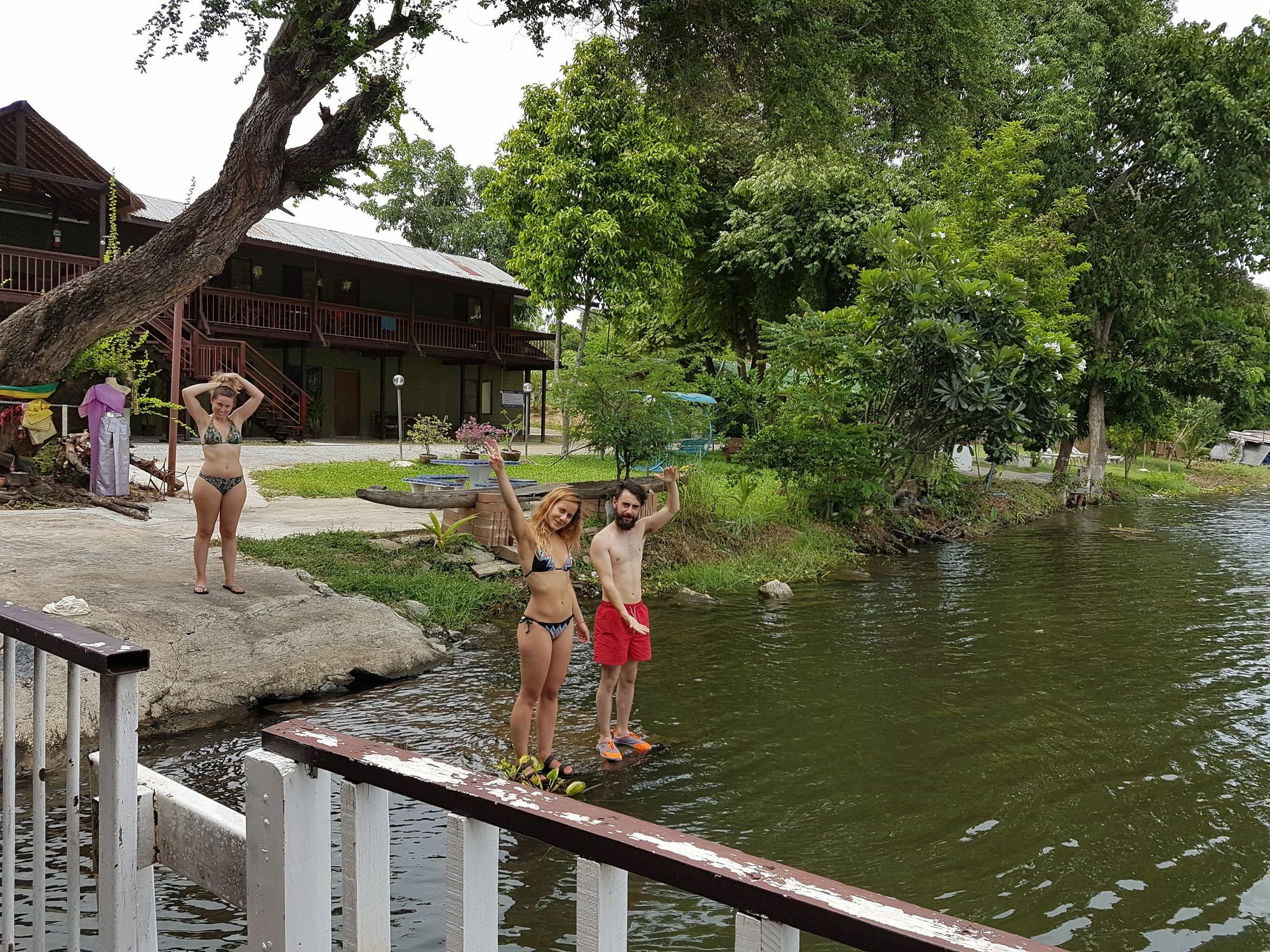 Aajam Riverfront Rooms Kanchanaburi City Exterior photo