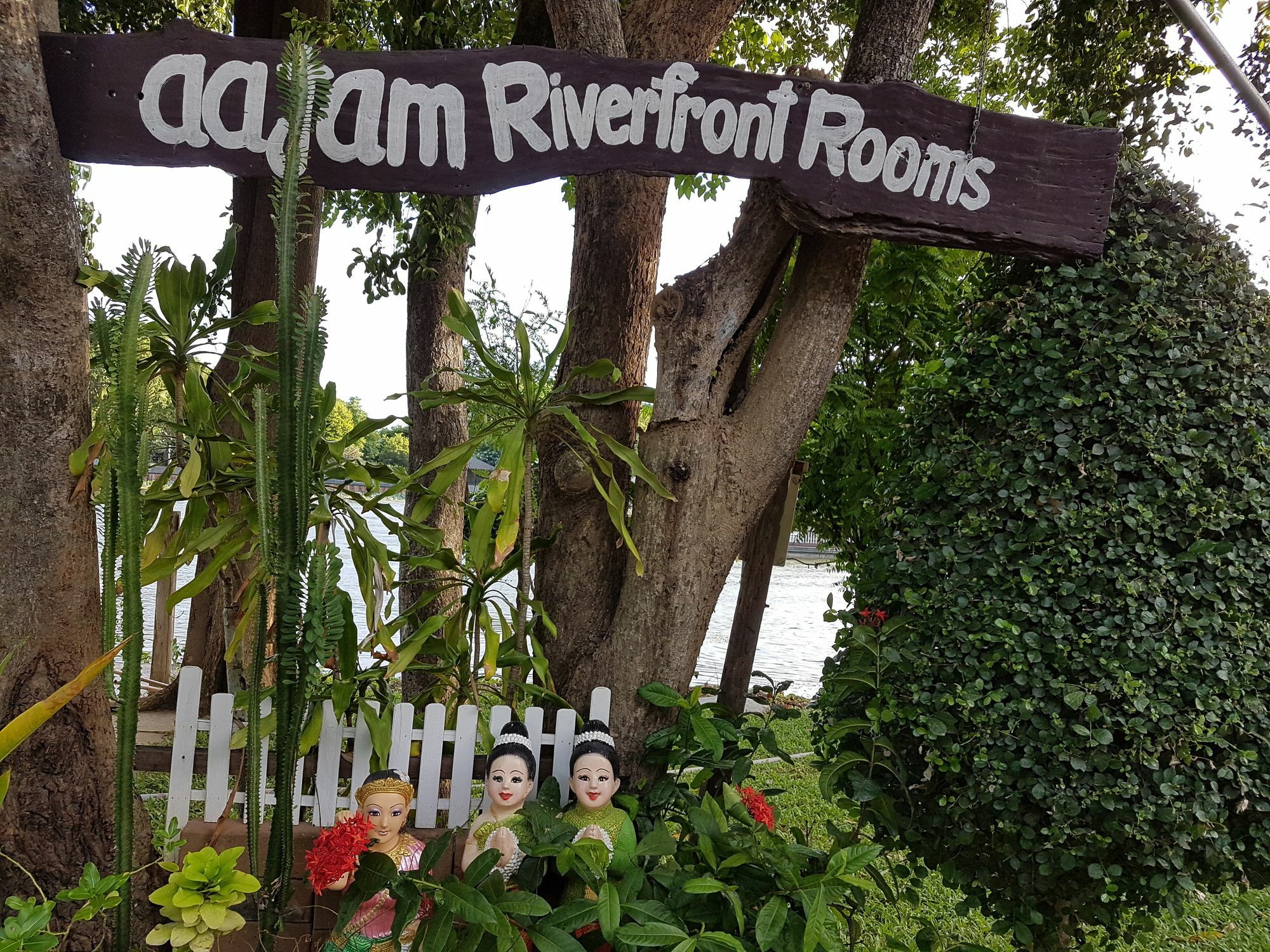 Aajam Riverfront Rooms Kanchanaburi City Exterior photo