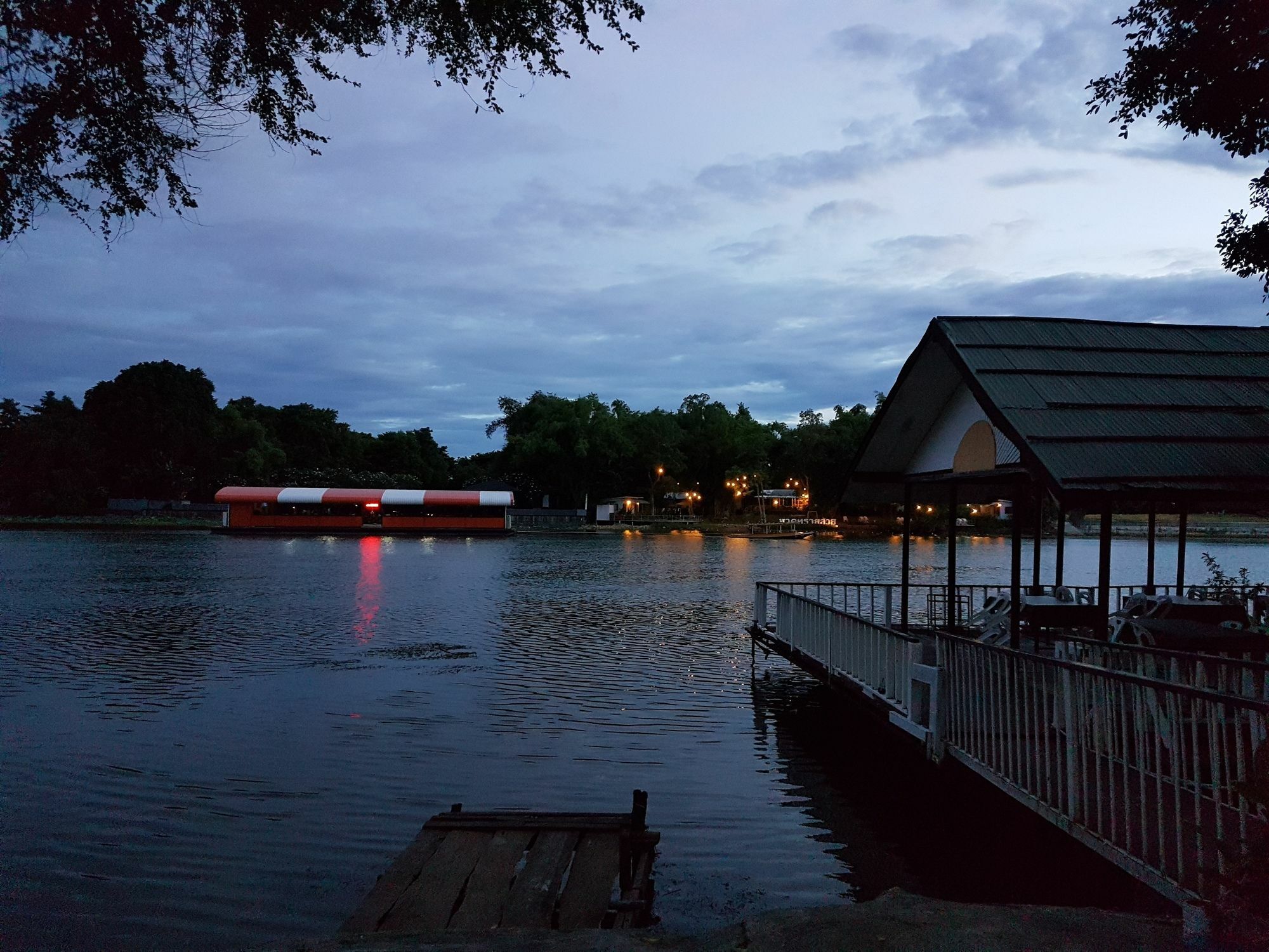Aajam Riverfront Rooms Kanchanaburi City Exterior photo
