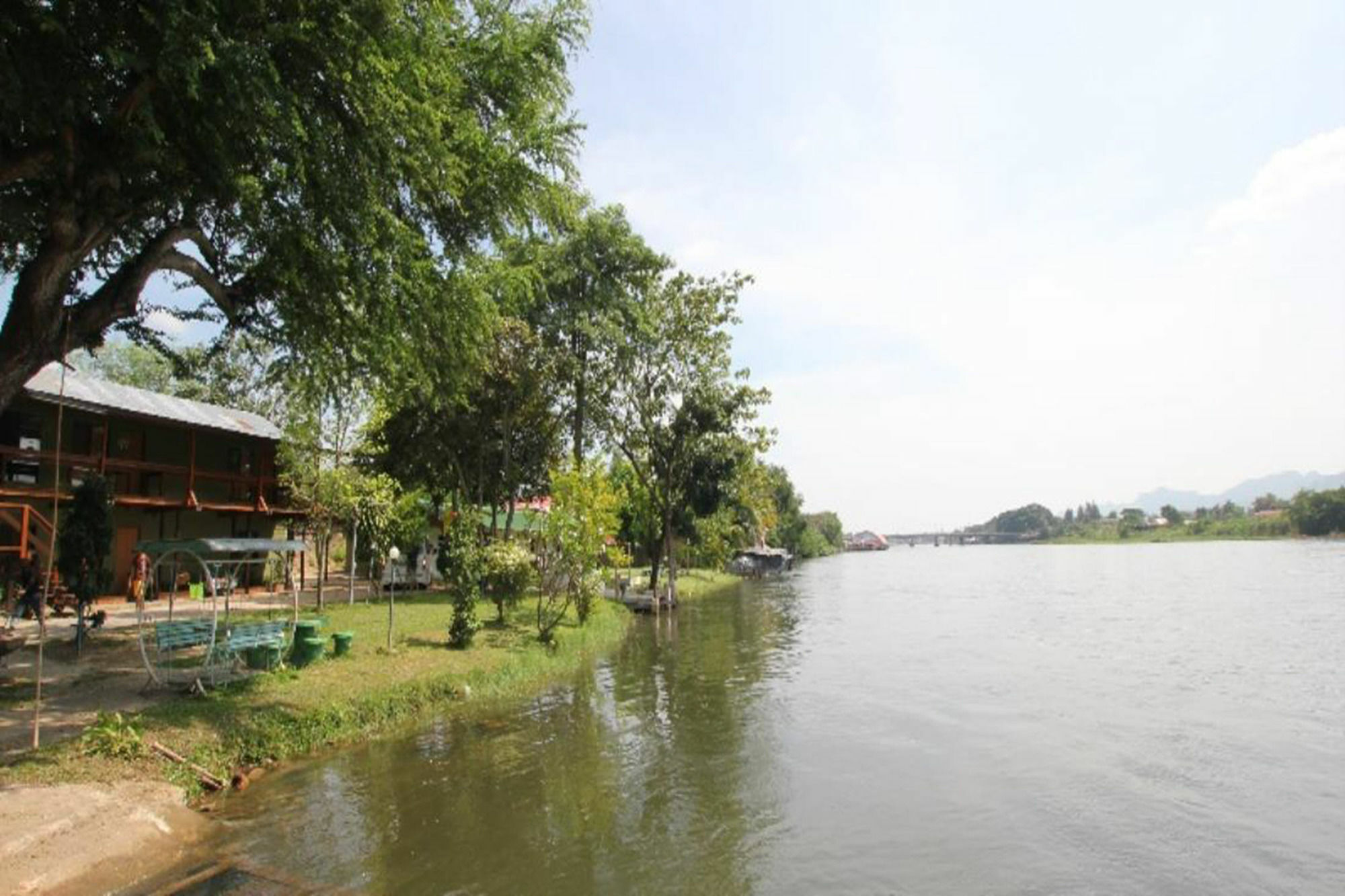 Aajam Riverfront Rooms Kanchanaburi City Exterior photo