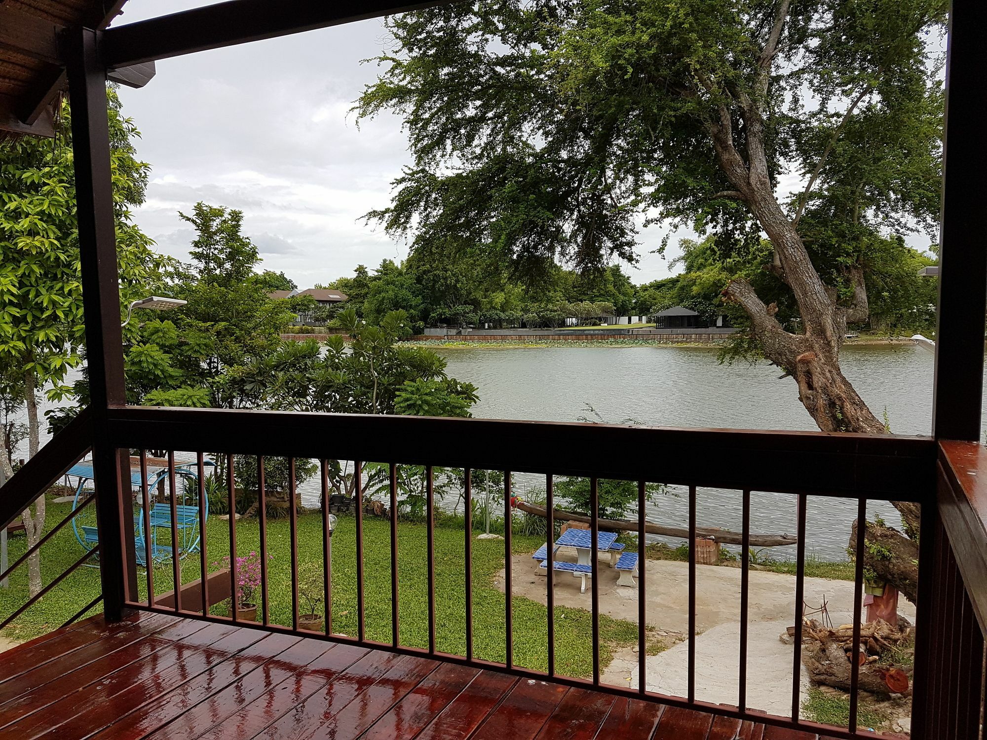 Aajam Riverfront Rooms Kanchanaburi City Exterior photo