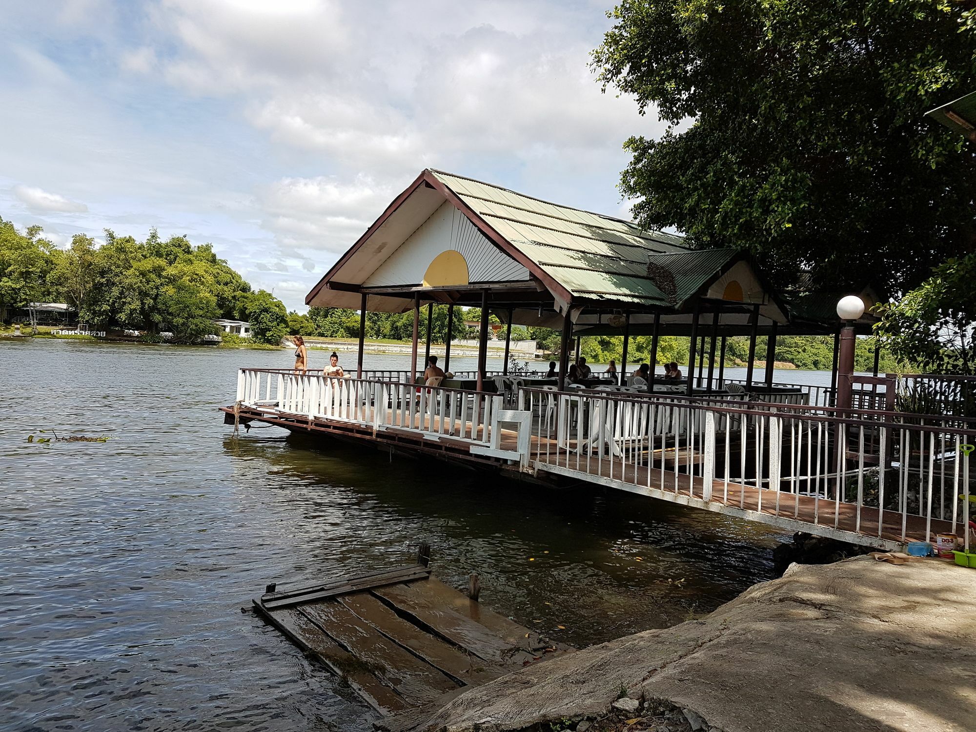 Aajam Riverfront Rooms Kanchanaburi City Exterior photo