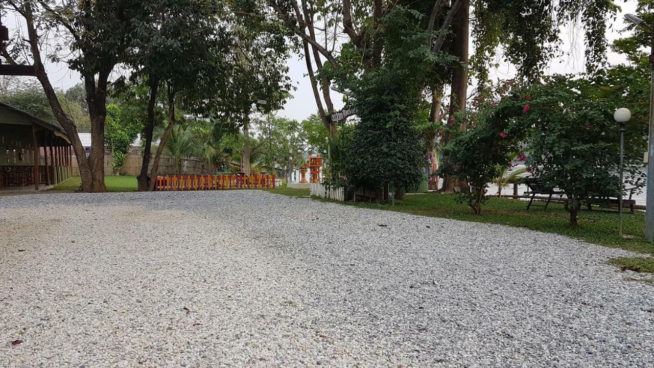 Aajam Riverfront Rooms Kanchanaburi City Exterior photo