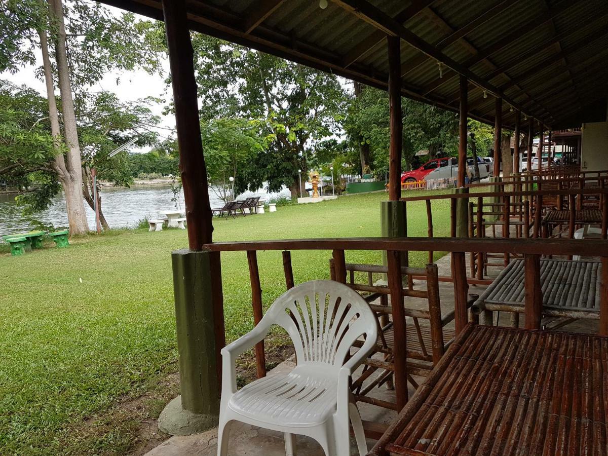 Aajam Riverfront Rooms Kanchanaburi City Exterior photo