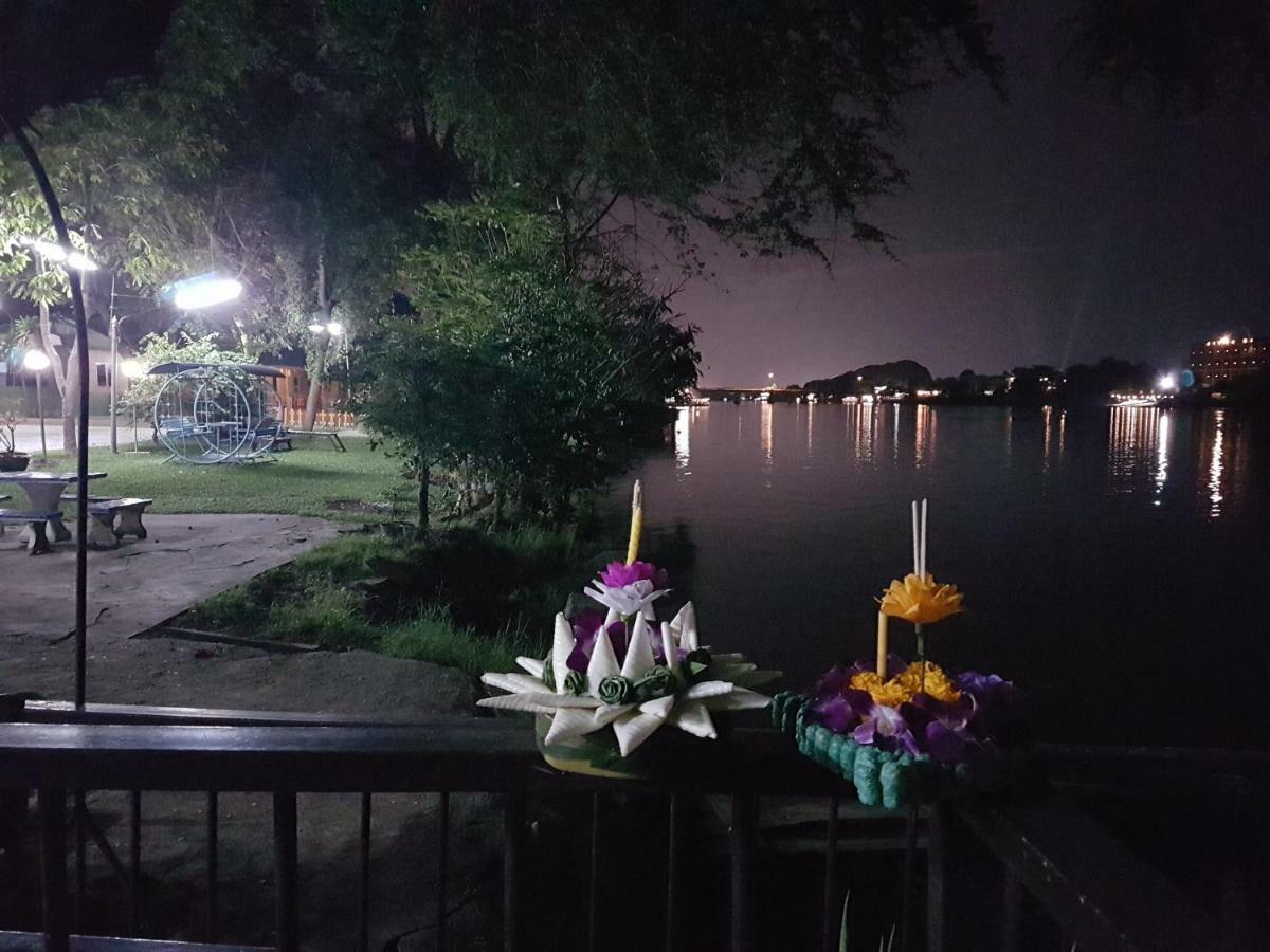 Aajam Riverfront Rooms Kanchanaburi City Exterior photo