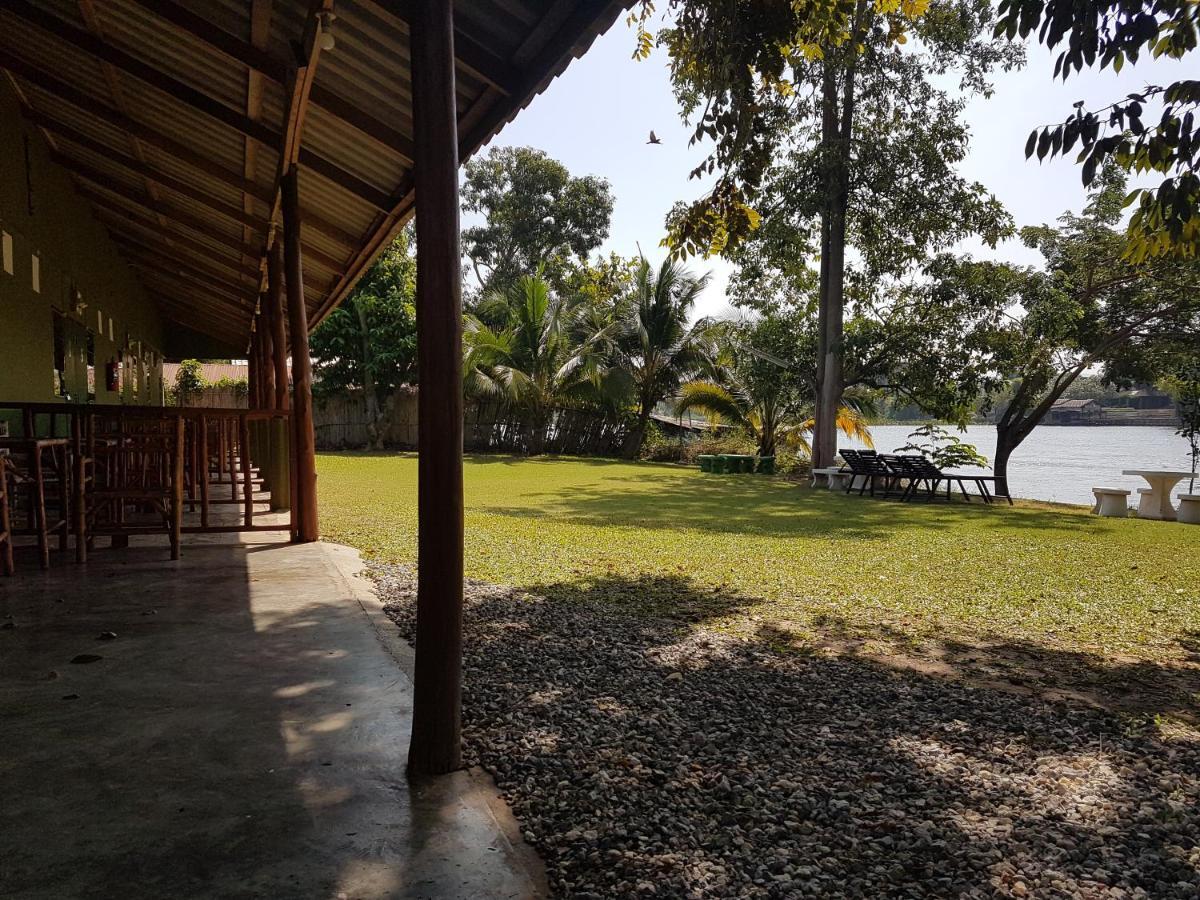 Aajam Riverfront Rooms Kanchanaburi City Exterior photo