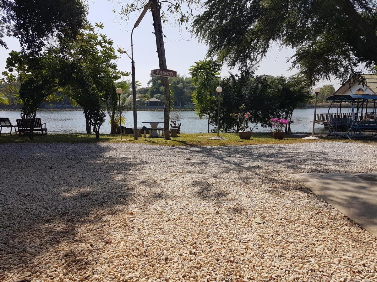Aajam Riverfront Rooms Kanchanaburi City Exterior photo
